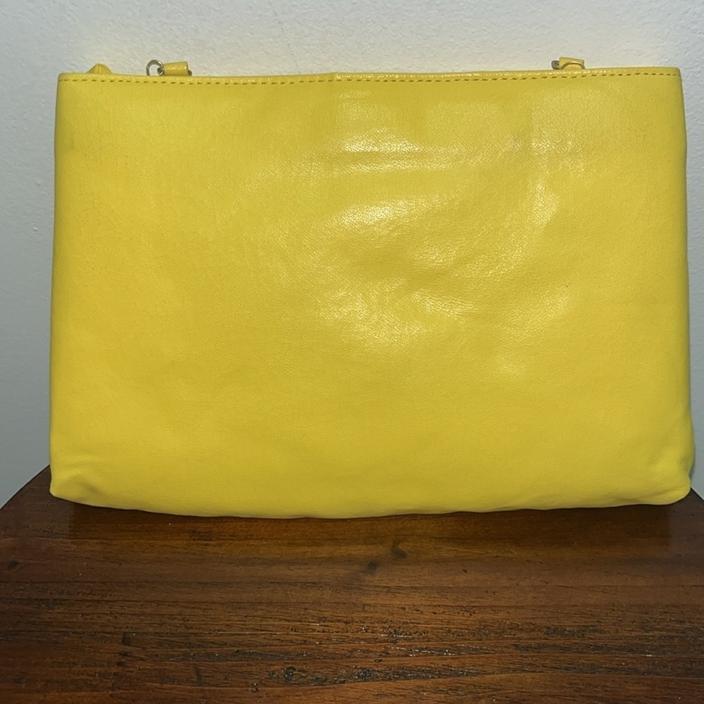 NWT YELLOW VEGAN CLUTCH with detachable crossbody strap - Picture 3 of 8